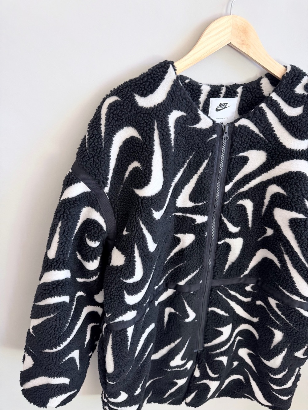 NIKE Women’s Loose High-Pile Black White Swoosh Jacket - Picture 7 of 10